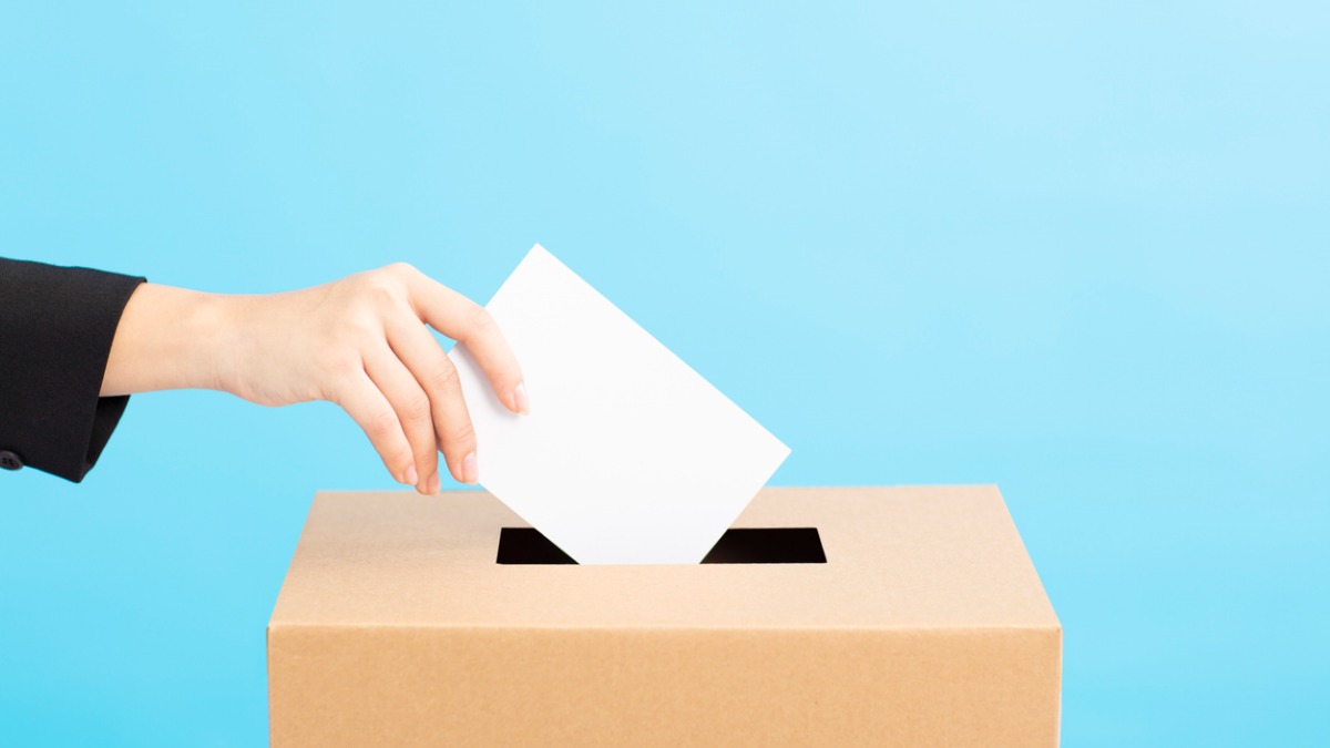 A munkáltatónak biztosítania kell, hogy a munkavállaló szavazhasson.