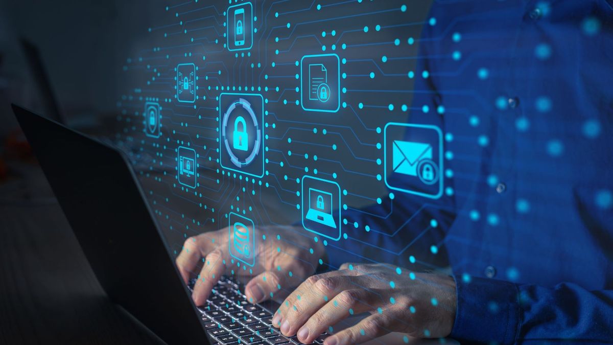 A jövőben nem kerülhet forgalomba internetre kötött eszköz minimális kiberbiztonsági védelem nélkül.